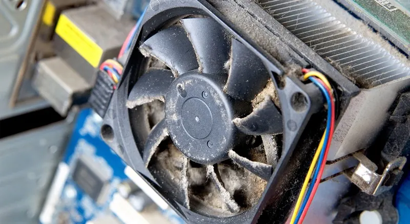 Ventilador de computadora con acumulación de polvo
